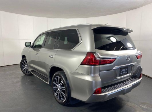 للبيع سيارة لكزس LX 570 موديل 2021 مستعملة، كاملة المواصفات (فل أوبشن).
